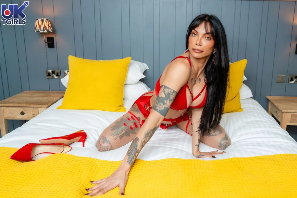 UK-TGIRLS: A Splash Of Color