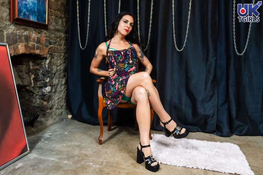 UK-TGIRLS: Debuting Octavia Fox!