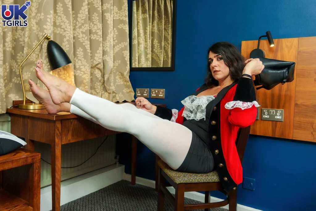 UK-TGIRLS: Out For Booty!